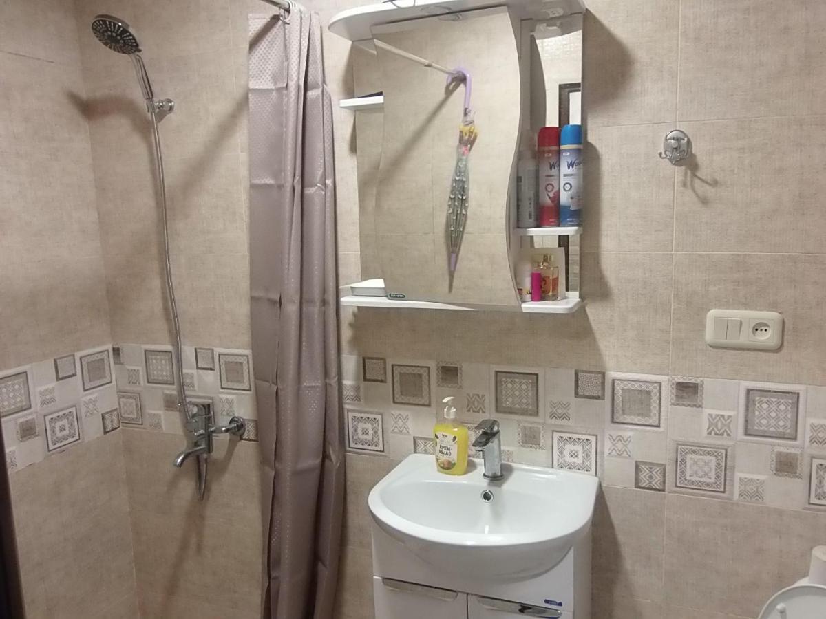 באטומי Bright And Cozy Apartment מראה חיצוני תמונה